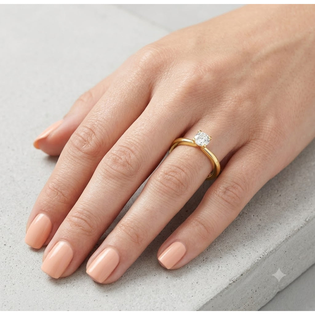 Solitärring 1EY03 aus 18 Karat Gelbgold mit ovalem Diamant 0,30 ct