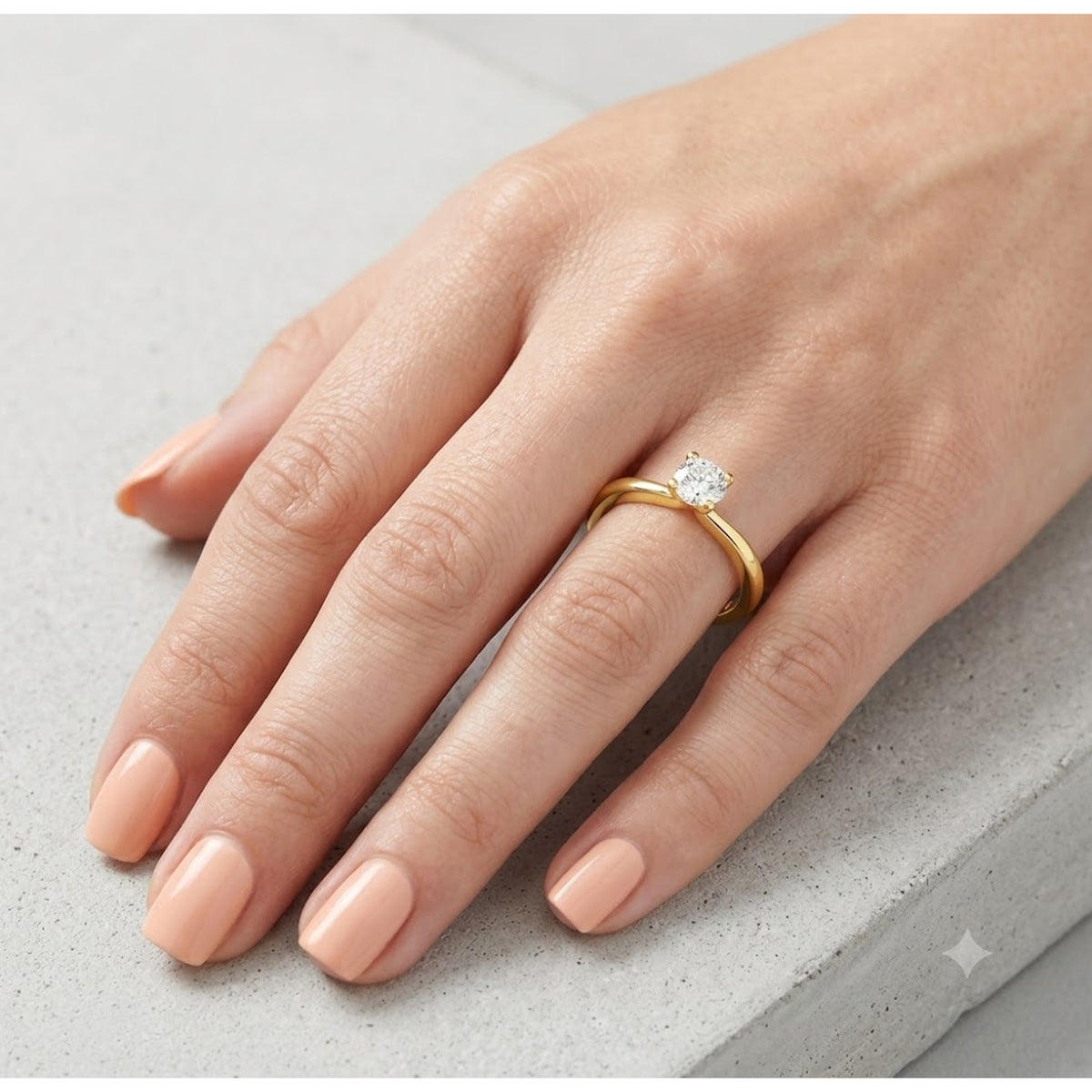 Solitärring 1EY03 aus 18 Karat Gelbgold mit ovalem Diamant 0,30 ct