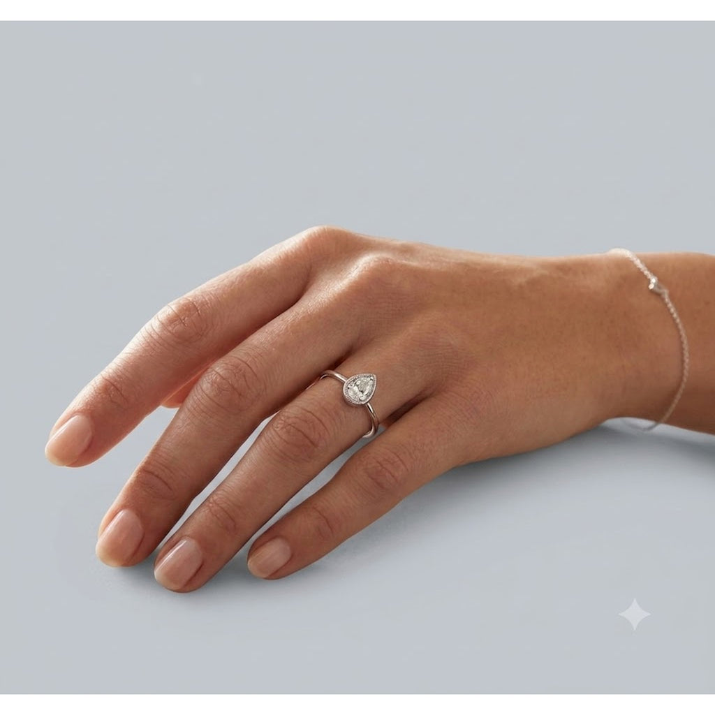 Solitärring 1HF44 aus 18 Karat Weißgold mit Tropfen Diamant 0,09 ct